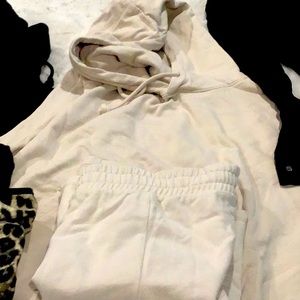 This is a bundle cleaning out closet